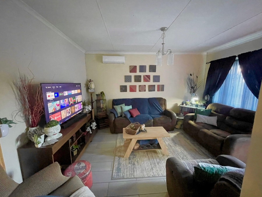4 Bedroom Property for Sale in Waterval East North West